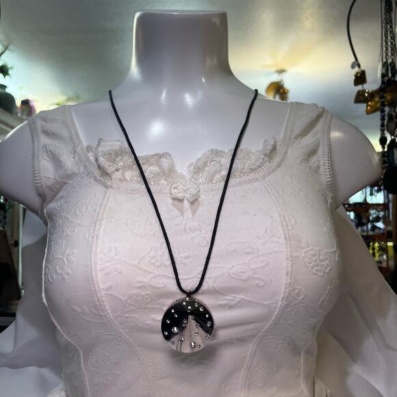 Swarovski 90s/Y2K Lip Gloss Pendant Rope Necklace - Picture 2 of 4